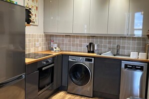 Fridge, oven, stovetop, dishwasher - Stunning 1-bed Flat W/seaview, Garden Pet Friendly (Herne Bay)