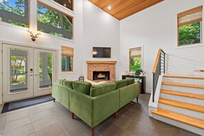 TV, fireplace