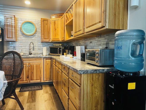 Adorable 2 Bedroom Unit with Boat Parking