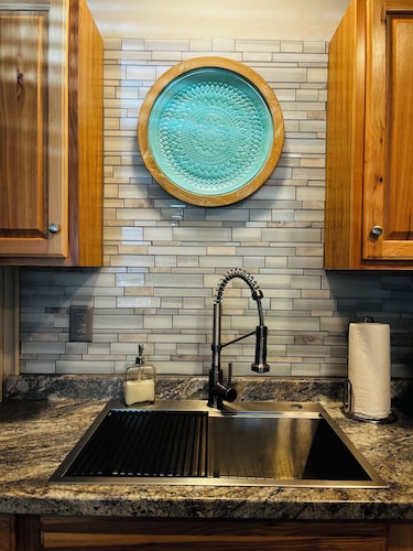 Adorable 2 Bedroom Unit with Boat Parking