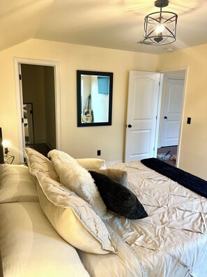 3 chambres, fer et planche à repasser, Wi-Fi, draps fournis