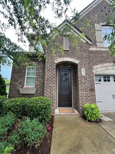 Spacious 3-bedroom townhome in desirable Tollgate Village.