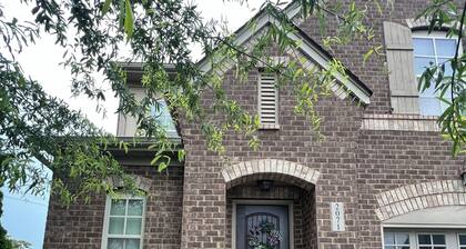 Spacious 3-bedroom townhome in desirable Tollgate Village.