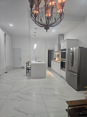 Interior - Spacious 6-bedroom luxury in charming Cincinnati with large parking (Cincinnati)