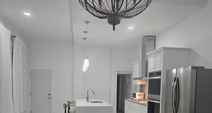 Spacious 6-bedroom luxury in charming Cincinnati with large parking