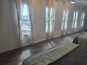 6 bedrooms, iron/ironing board, WiFi, bed sheets