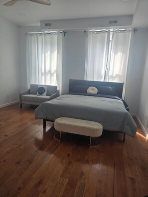 6 bedrooms, iron/ironing board, WiFi, bed sheets