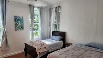 6 bedrooms, iron/ironing board, WiFi, bed sheets
