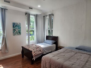 6 bedrooms, iron/ironing board, WiFi, bed sheets