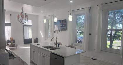 Spacious 6-bedroom luxury in charming Cincinnati with large parking