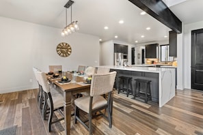 Dining - Luxe Mountain Lodge with Hot Tub (Show Low)