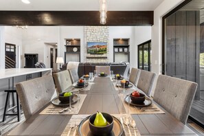 Dining - Timberstone Lodge | King Beds~Hot Tub~EV Charger (Show Low)