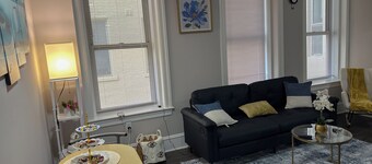 2-bedroom apartmt in awesome Baltimore with easy access to restaurants and sites