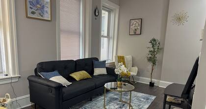 2-bedroom apartmt in awesome Baltimore with easy access to restaurants and sites