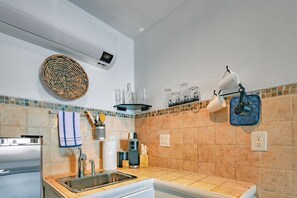 Microwave, coffee/tea maker, cookware/dishes/utensils, dining tables