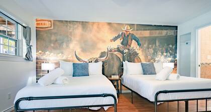 NEW 2 Full Beds Suite AT Open Ramp 1