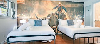 NEW 2 Full Beds Suite AT Open Ramp 1
