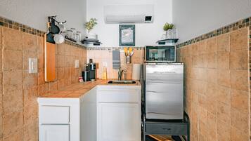 Microwave, coffee/tea maker, cookware/dishes/utensils, dining tables