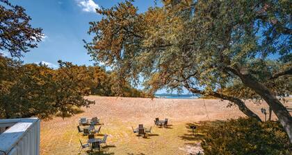 New LUX 1 King Bed Suite AT Boat Ramp 1