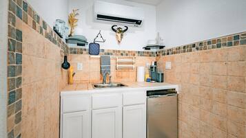 Microwave, coffee/tea maker, cookware/dishes/utensils, dining tables