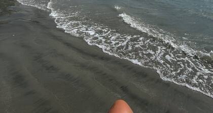 Beautiful home by the sea-4 miles from Salem, 12 miles from Boston-by 2 beaches