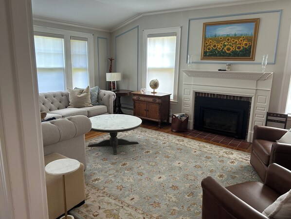 Televisión y chimenea 