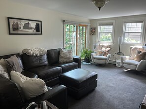 Televisión y chimenea 