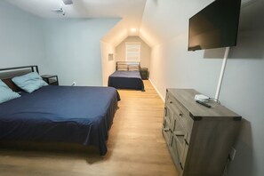 4 habitaciones, tabla de planchar con plancha y cuna de viaje