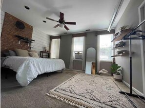 3 habitaciones, tabla de planchar con plancha, wifi y ropa de cama 