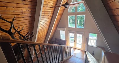 4-bedroom cabin in peaceful Lakeside Oregon