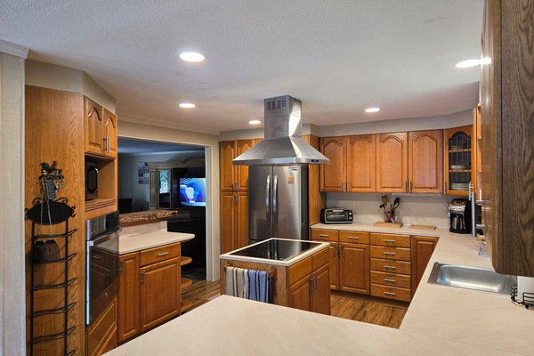 Microondas, horno, placa de cocina y lavavajillas