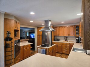 Mikrowelle, Ofen, Herdplatte, Geschirrspüler