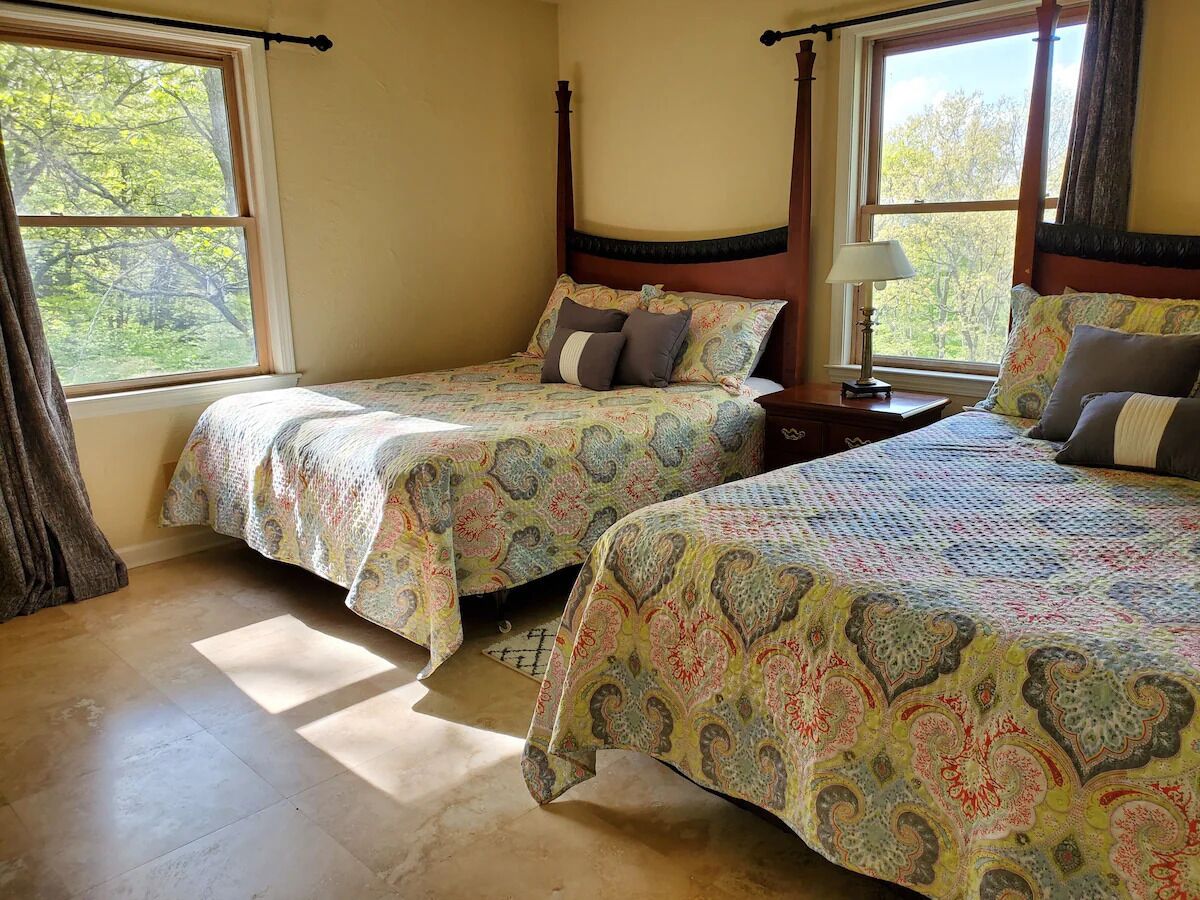 7 bedrooms, iron/ironing board, WiFi, bed sheets