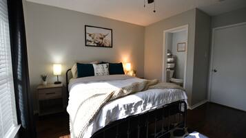 2 bedrooms, iron/ironing board, bed sheets