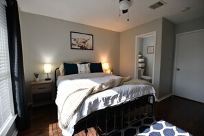 2 bedrooms, iron/ironing board, bed sheets