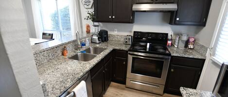 Mikrobølgeovn, ovn, kogeplade, opvaskemaskine