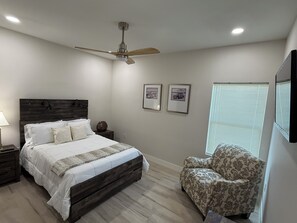 3 habitaciones, tabla de planchar con plancha, wifi y ropa de cama