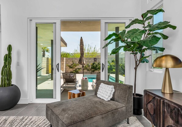 Hus, flere senger, adgang til basseng, bassengutsikt (Modern Miralon) | Utsikt fra rommet