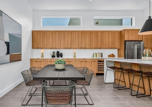 Ferienhaus, Mehrere Betten, Poolzugang, Poolblick (Modern Miralon) | Speisen