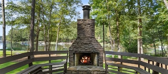 Lake Oconee Getaway • Dock • Fire Pit • Dog Friendly