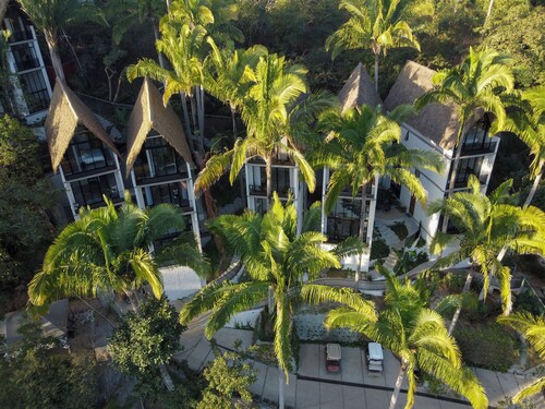 Fantastic bright, open, clean 2-bedroom condo with AC in Sayulita 