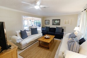 TV - Waterfront, Private Pool, Walk to Tigertail Beach, Best of Marco! (Marco Island)