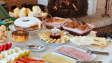 Free daily buffet breakfast