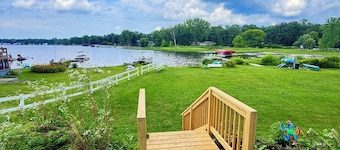 Newly renovated 2-bedroom Lakehouse in Edwardsburg - 11 miles from ND