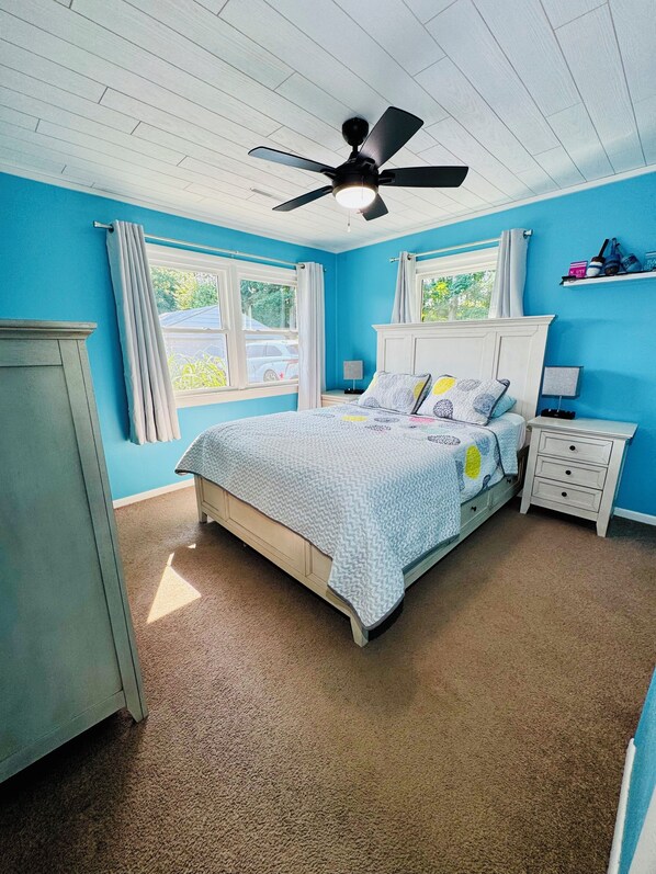 2 bedrooms, iron/ironing board, free WiFi, bed sheets