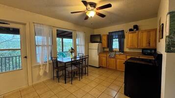 Microondas, horno y placa de cocina