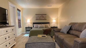 1 habitación, tabla de planchar con plancha, wifi gratis y ropa de cama