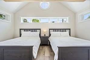 Casa, várias camas, varanda, vista para o jardim (Bourne By The Beach) | Individualmente decorados, individualmente mobiliados, roupa de cama