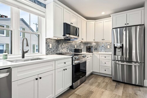 Bourne By The Beach Beautiful Home for 6 Near Shops and the Shore