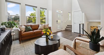 Peaceful, private & Fun near Old Town, Breweries, bike trails & hot tub